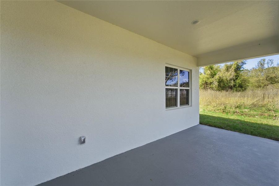 Exterior details and patio area of a home in , Ocala (Image 4).