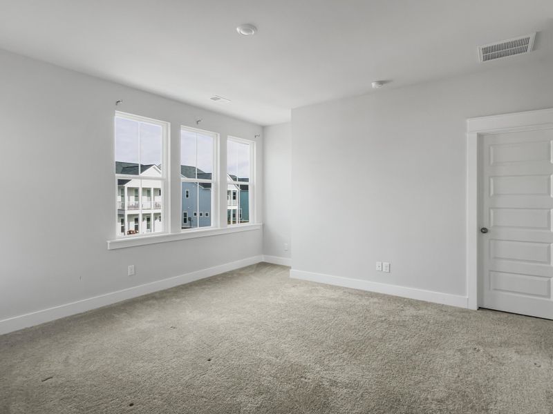 Spacious, unfurnished interior of a new home in Carnes Crossroads, Summerville (Image 33).
