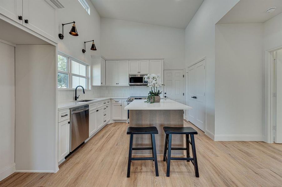 Furnished interior view inside a new home in , West Tawakoni (Image 5).