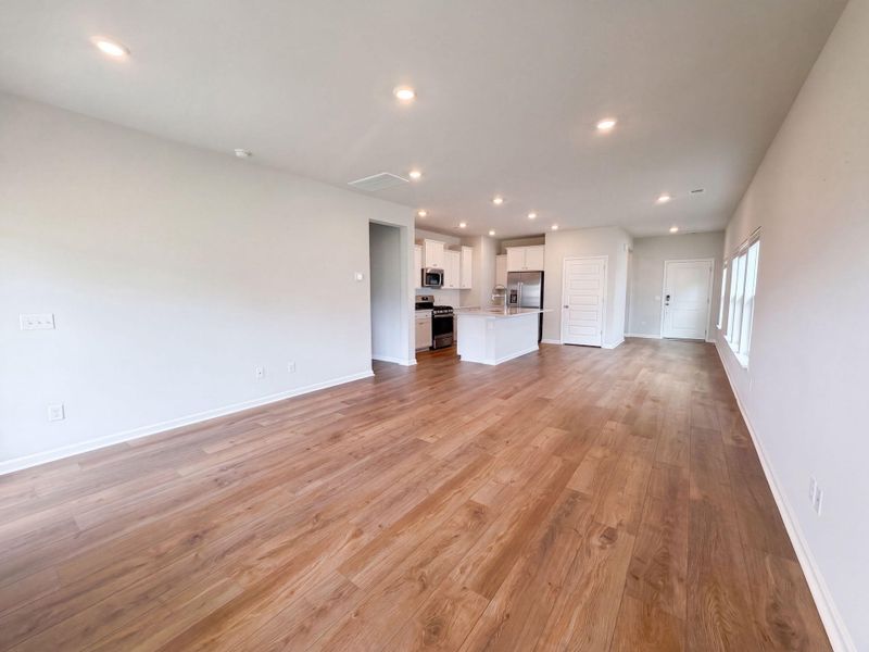 Spacious, unfurnished interior of a new home in , Summerville (Image 11).