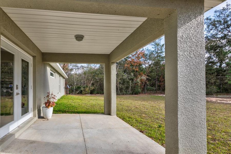 Exterior details and patio area of a home in , Ocklawaha (Image 4).