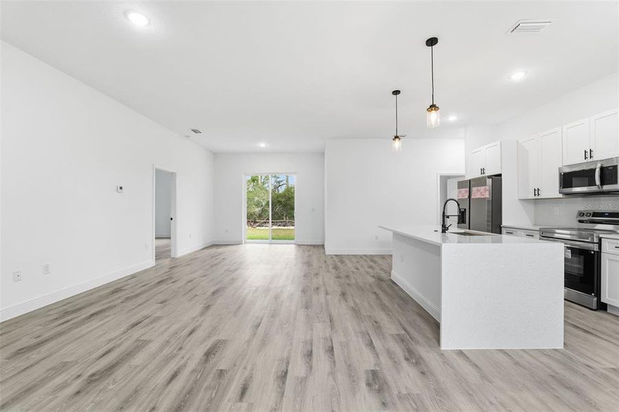 Spacious, unfurnished interior of a new home in , Ocala (Image 18).