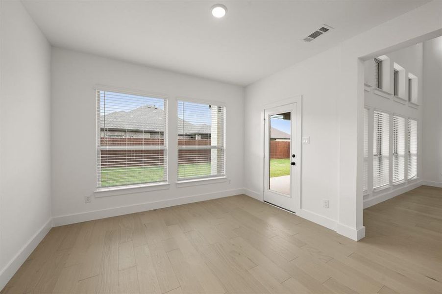 Spacious, unfurnished interior of a new home in Llano Springs, Fort Worth (Image 17).