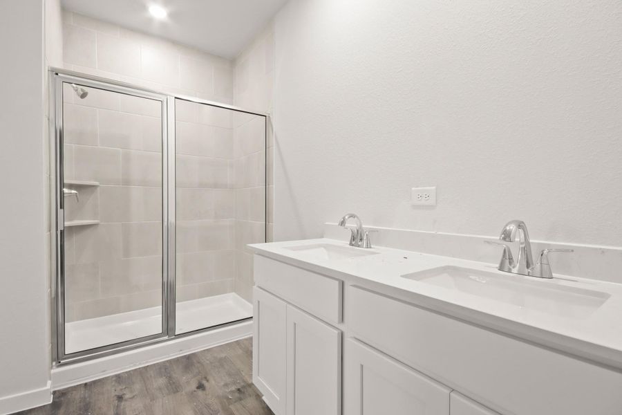 Image 21 of a home in Oakwood Ranch.