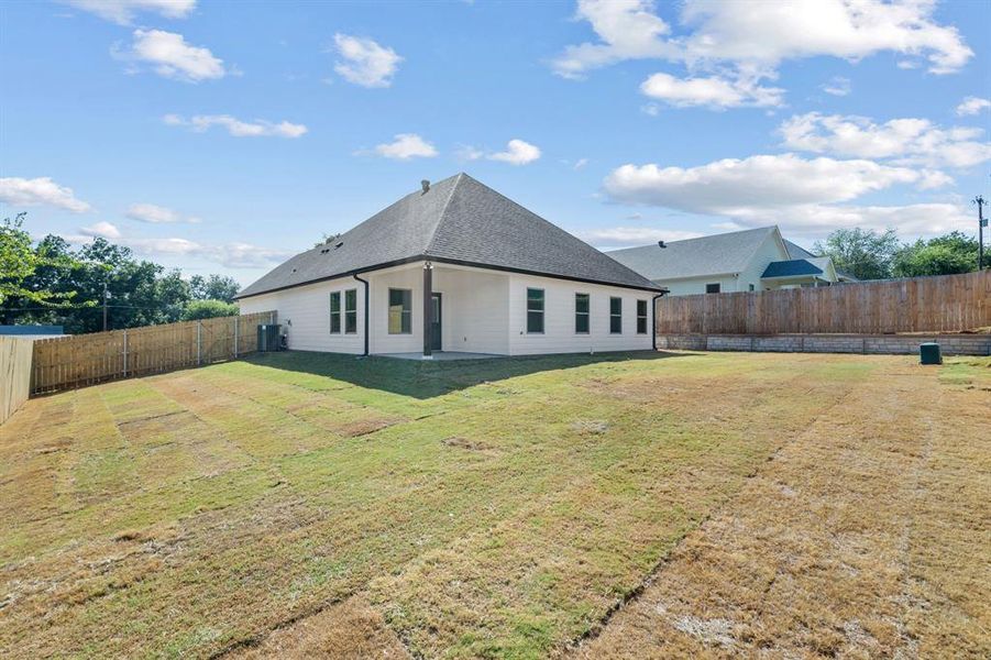 Front exterior of a new home in , Weatherford, TX, highlighting curb appeal (Image 1). Front exterior of a new home in , Weatherford, TX, highlighting curb appeal (Image 1).