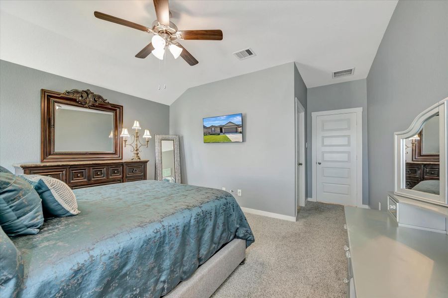 Furnished interior view inside a new home in Central Park, Texas City (Image 40). Furnished interior view inside a new home in Central Park, Texas City (Image 40).
