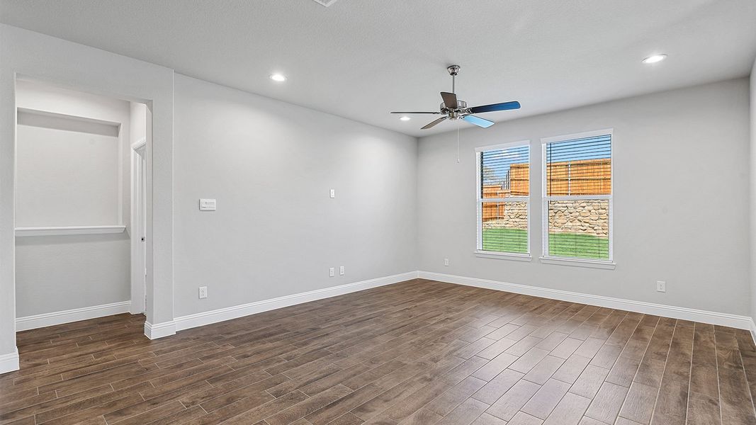 Spacious, unfurnished interior of a new home in Eagle Creek, Denton (Image 21).