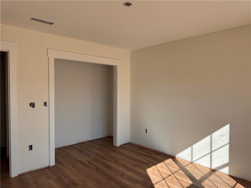 Spacious, unfurnished interior of a new home in , Calhoun (Image 4).