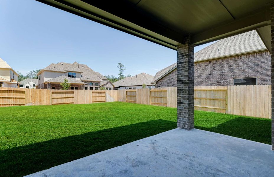 Exterior details and patio area of a home in Artavia 70′, Conroe (Image 24).