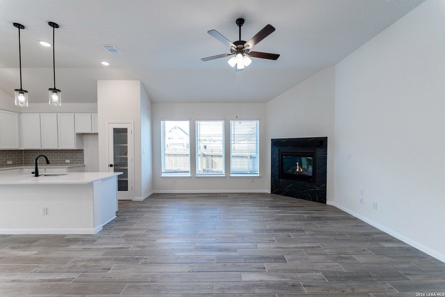 Spacious, unfurnished interior of a new home in Arcadia Ridge, San Antonio (Image 7).