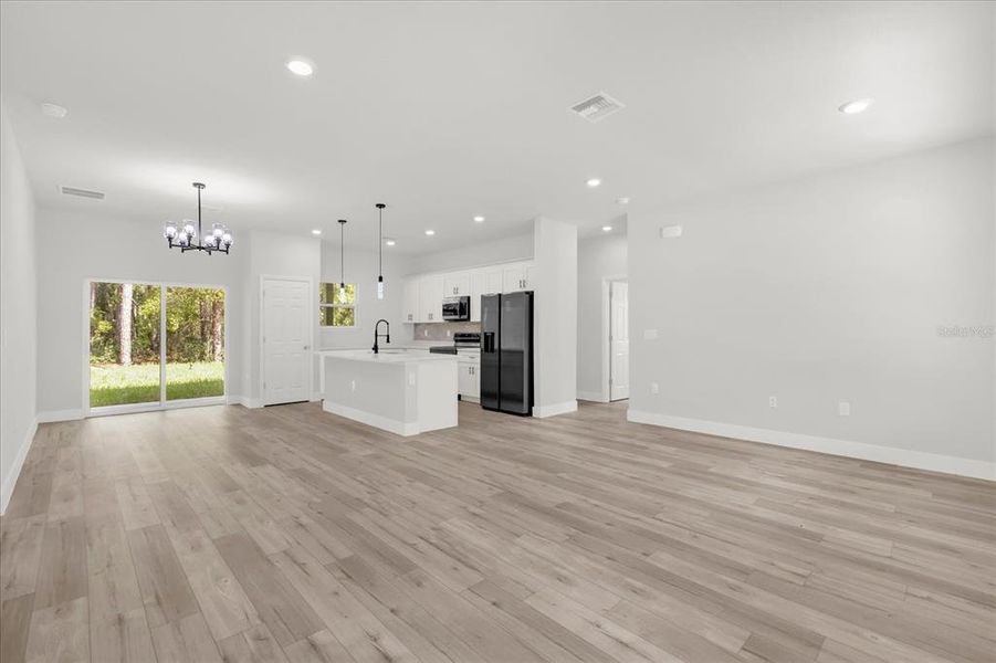 Spacious, unfurnished interior of a new home in , Citrus Springs (Image 19).