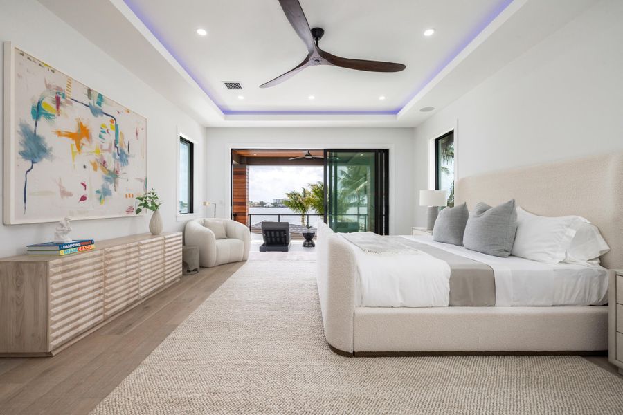UPSTAIRS MASTER
