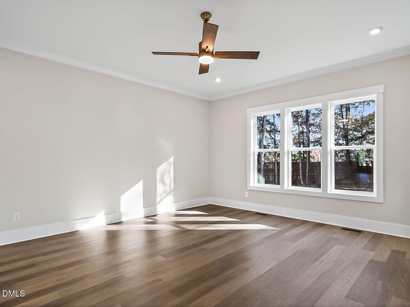 020-1280x960-living-room