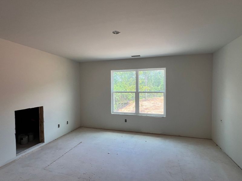 Spacious, unfurnished interior of a new home in Highgate, Newnan (Image 5).