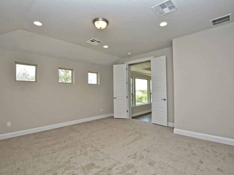 Representative unfurnished interior of a home built from the Santa Barbara II by Giddens Homes in Scofield Farms Estates, Georgetown (Image 103).