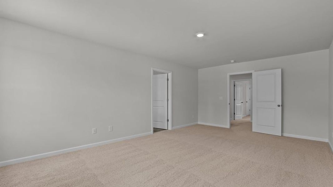 Spacious, unfurnished interior of a new home in Blair Ridge, La Grange (Image 27).