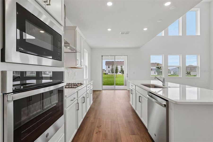 Furnished interior view inside a new home in , Mount Dora (Image 9).