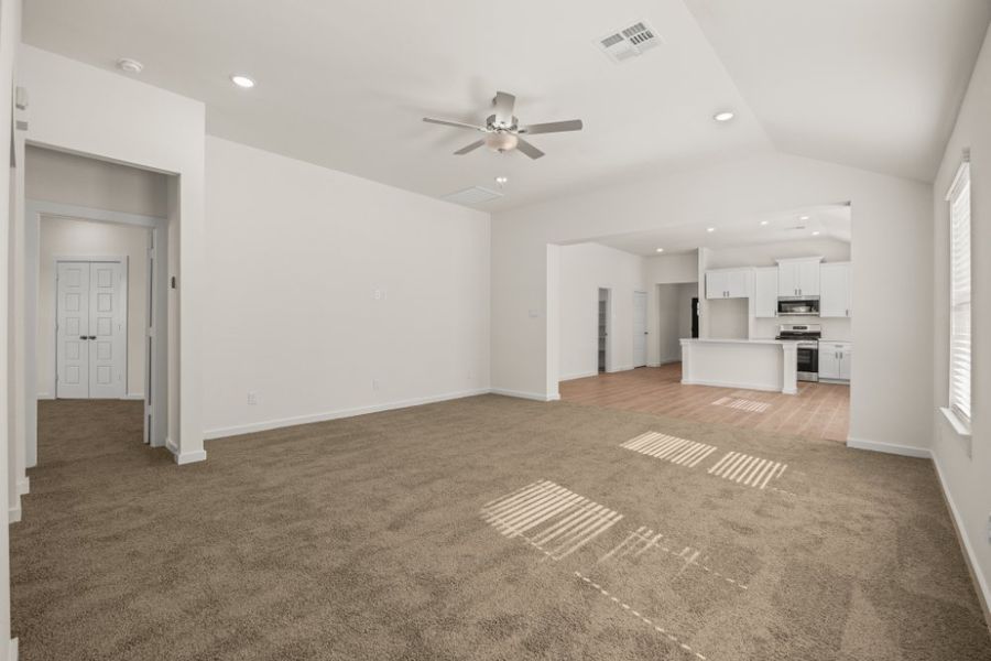 Spacious, unfurnished interior of a new home in Ashland, Houston (Image 14).
