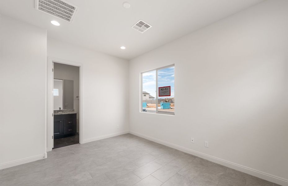 Spacious, unfurnished interior of a new home in Artisan at Asante, Surprise (Image 29).