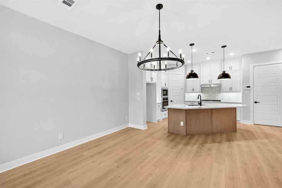 Spacious, unfurnished interior of a new home in Hillside at Las Colinas, Irving (Image 17).