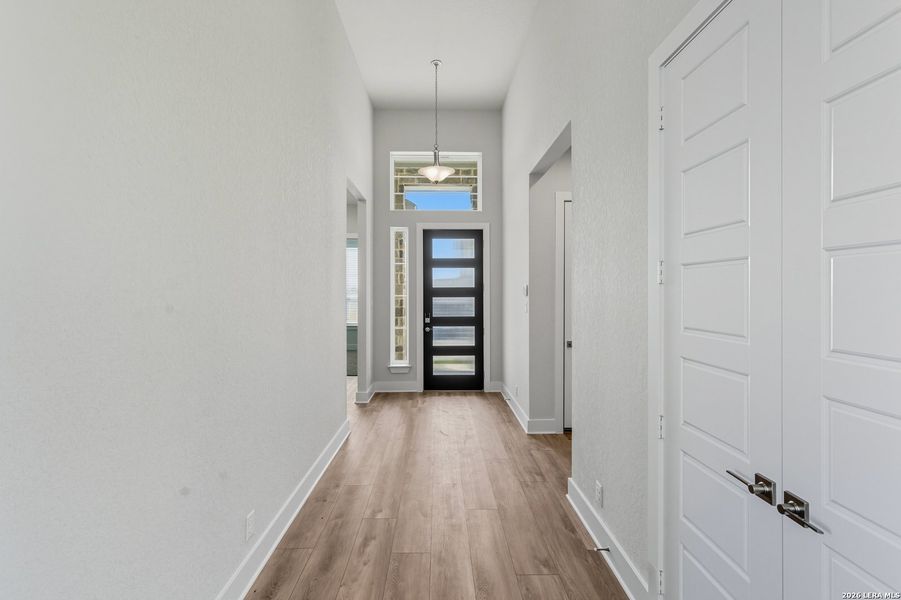 Spacious, unfurnished interior of a new home in Esperanza 50's, Boerne (Image 20).
