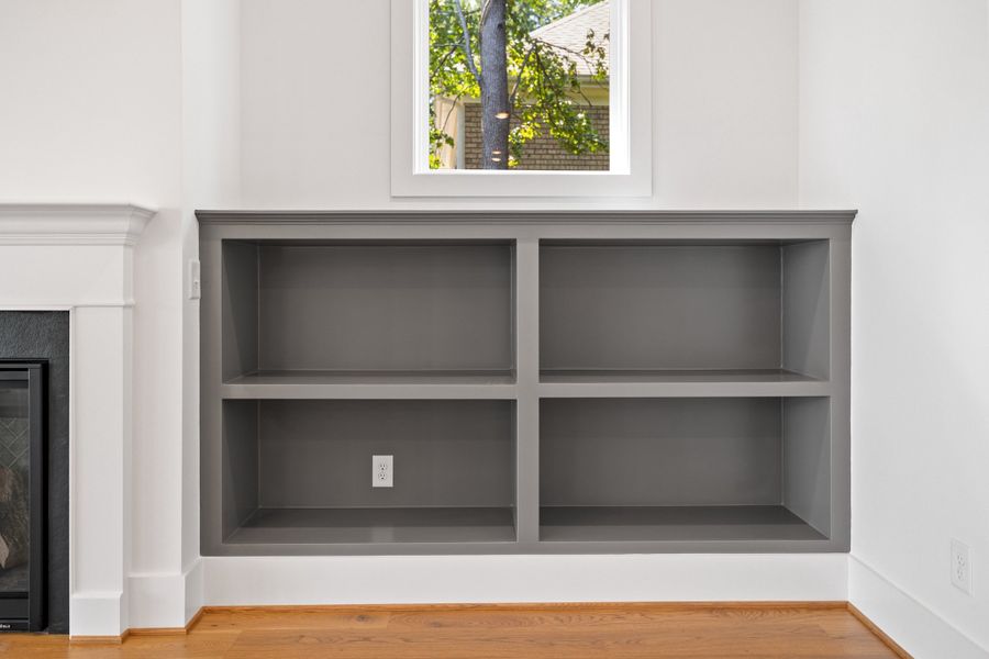 Representative interior finishes for a home built from the The Emerson by RobuckHomes in Stonehenge, Raleigh (Image 142).