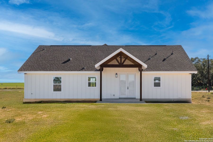 Exterior details and patio area of a home in , Poteet (Image 16).