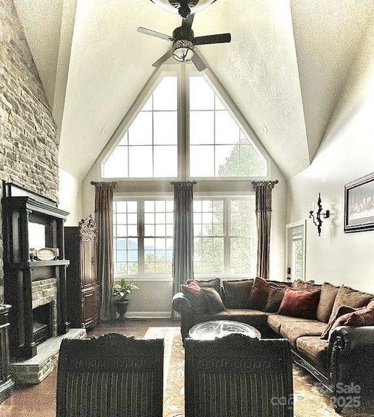 Image 28 of a home in .