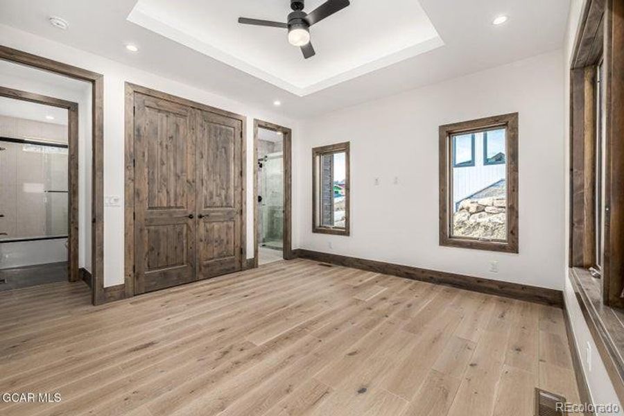 Spacious, unfurnished interior of a new home in , Granby (Image 24).