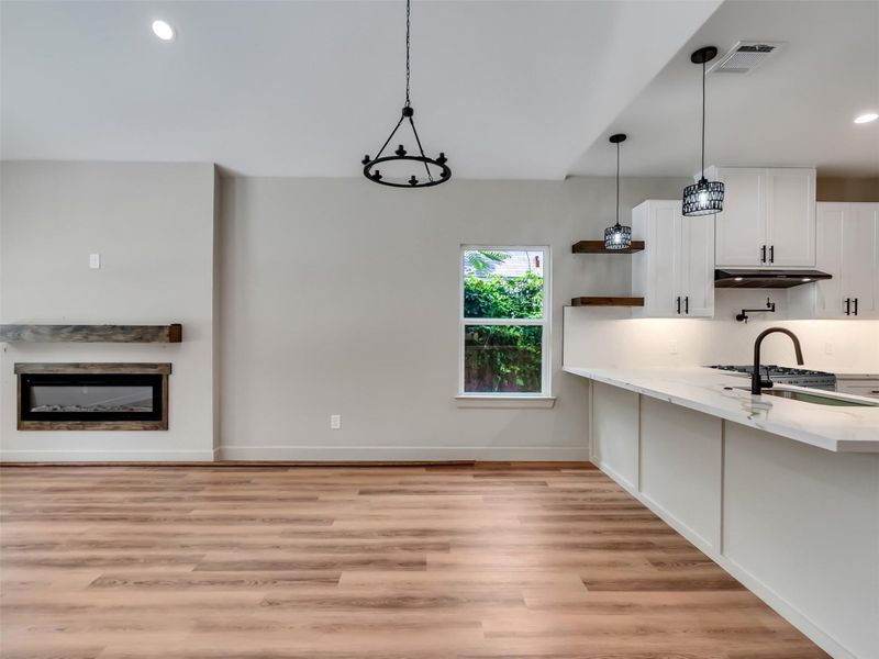 Spacious, unfurnished interior of a new home in , Willis (Image 18).