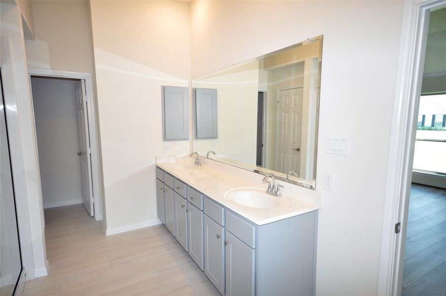 Furnished interior view inside a new home in Pedregal, League City (Image 9).