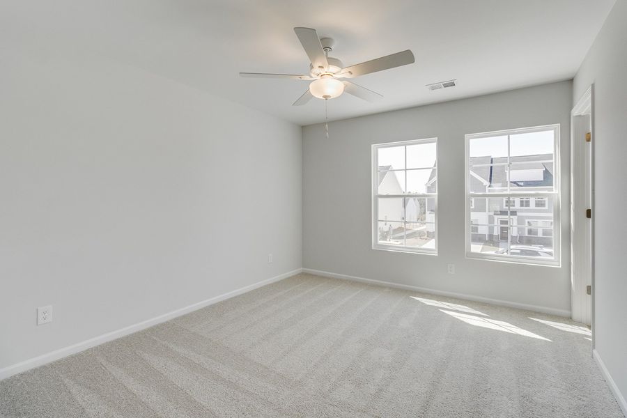 Spacious, unfurnished interior of a new home in Astoria, Columbia (Image 23).