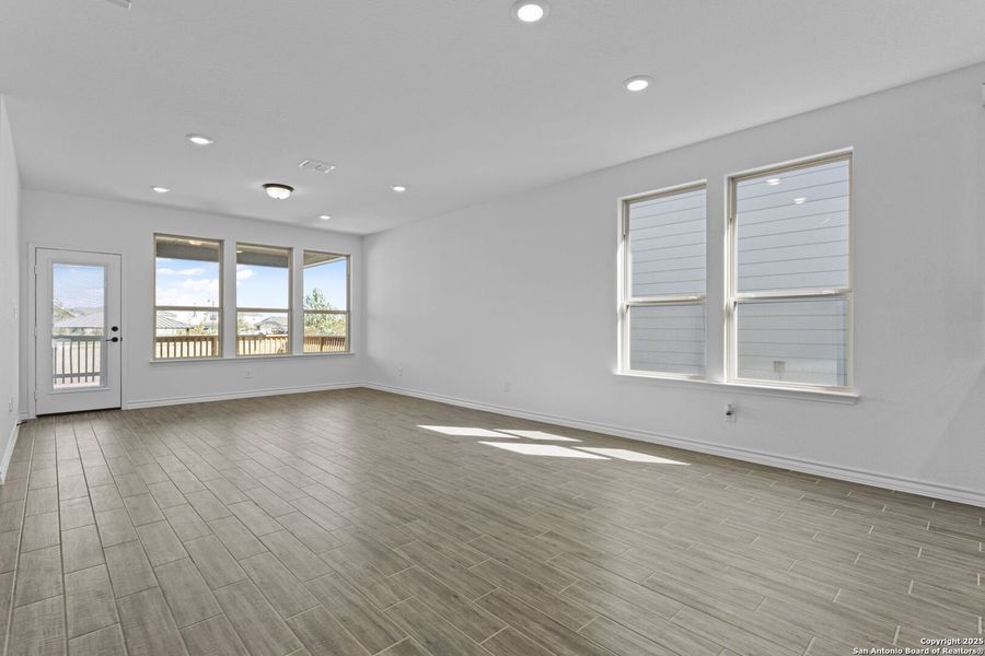Spacious, unfurnished interior of a new home in Lily Springs, Seguin (Image 12).