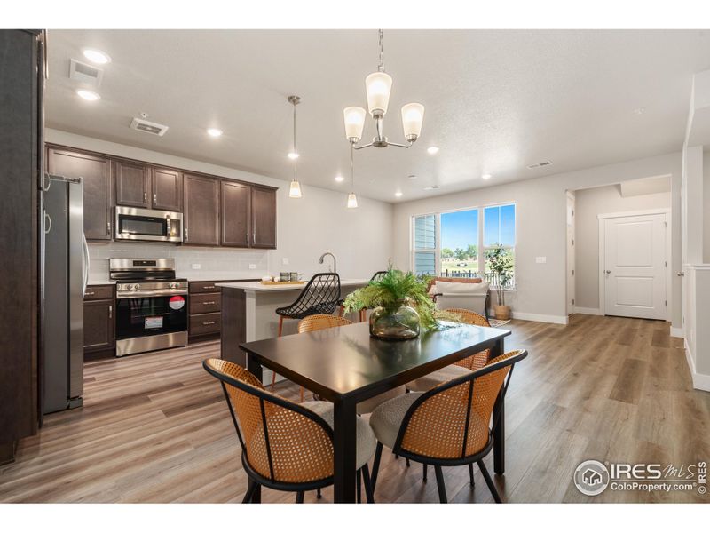 Dining nook for larger gatherings! Dining nook for larger gatherings!