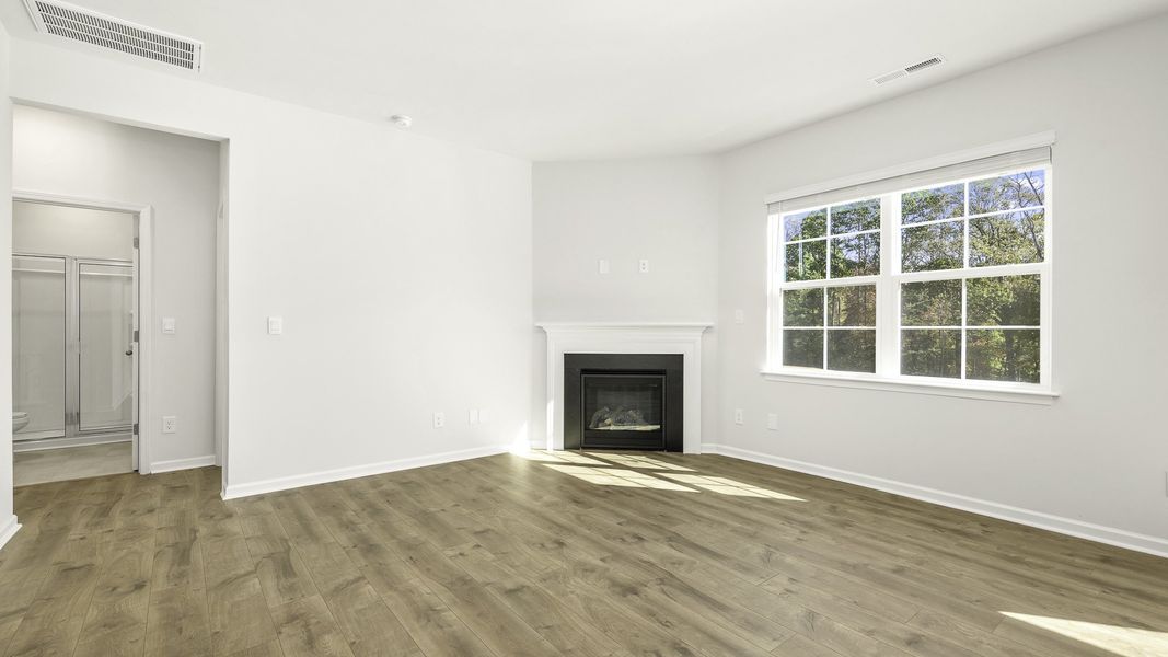 Spacious, unfurnished interior of a new home in Owens Ridge, Lexington (Image 12).