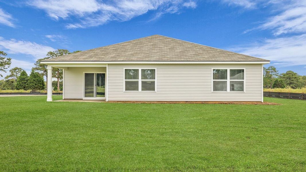 Exterior details and patio area of a home in Huggins Hill, Manning (Image 3).