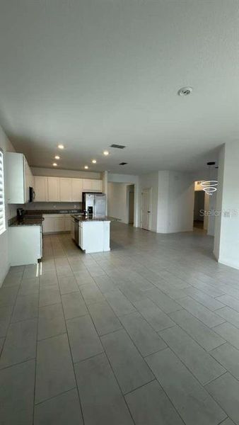 Spacious, unfurnished interior of a new home in Cypress Park Estates, Haines City (Image 6).