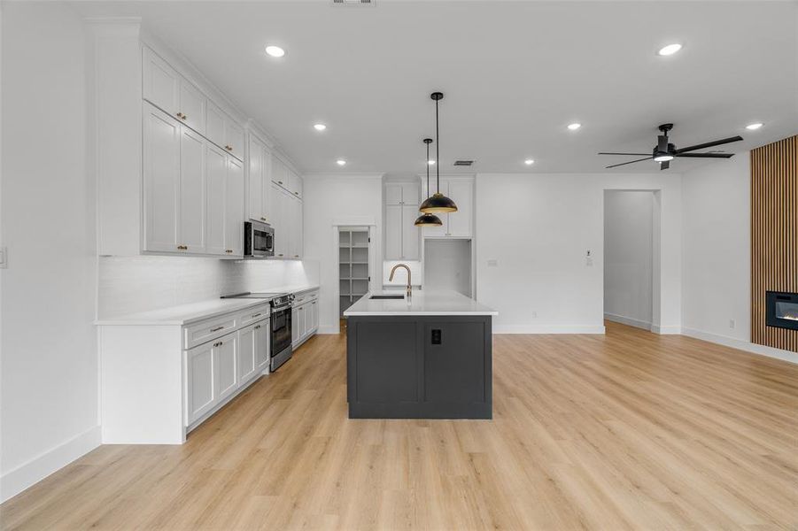 Furnished interior view inside a new home in , Granbury (Image 8).