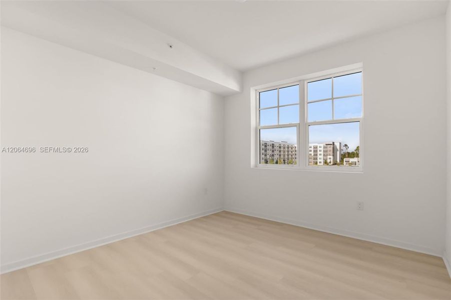 Spacious, unfurnished interior of a new home in , Orlando (Image 25).
