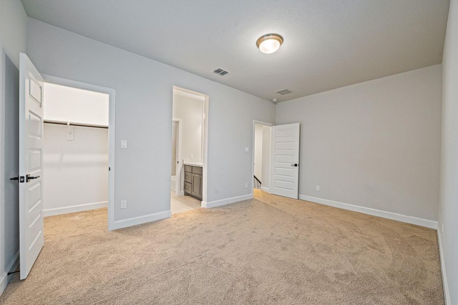 Spacious, unfurnished interior of a new home in , Brookshire (Image 33).
