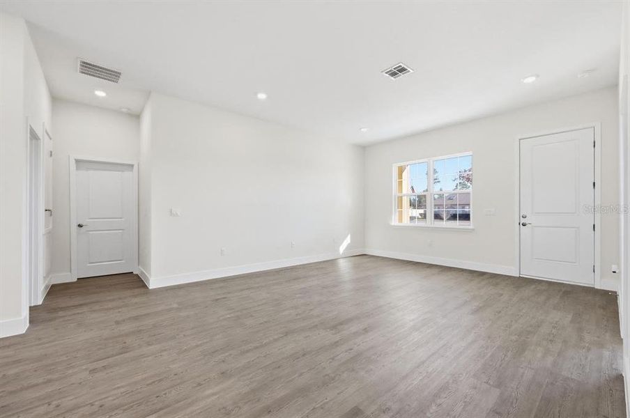 Spacious, unfurnished interior of a new home in , Ocala (Image 16).