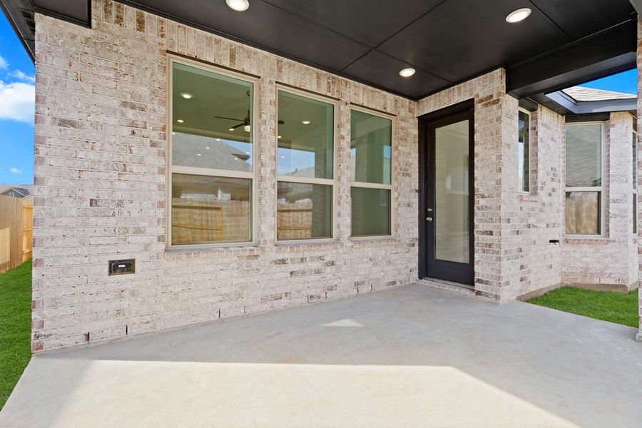 Exterior details and patio area of a home in Sunterra, Katy (Image 19).