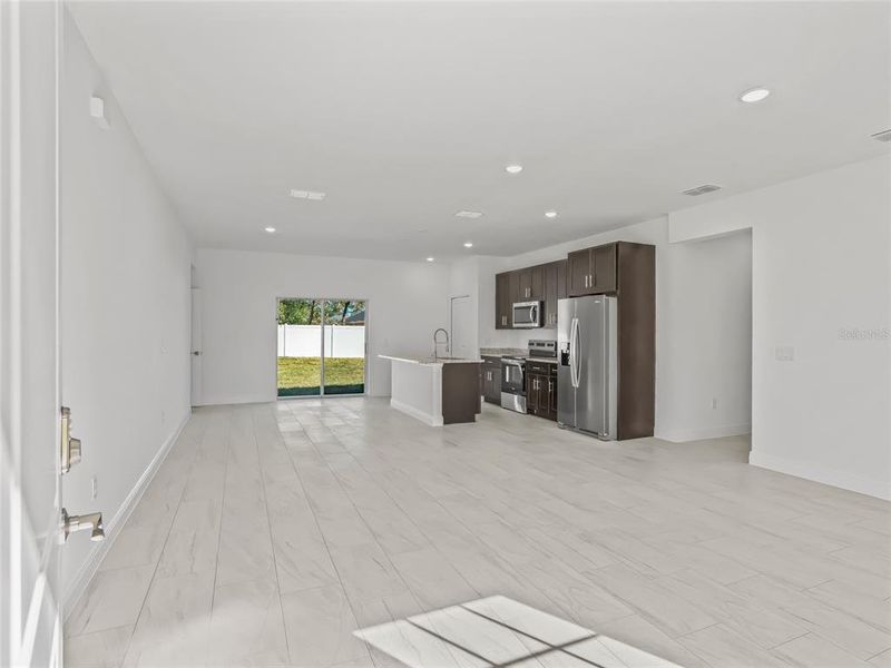 Spacious, unfurnished interior of a new home in , Ocala (Image 18).