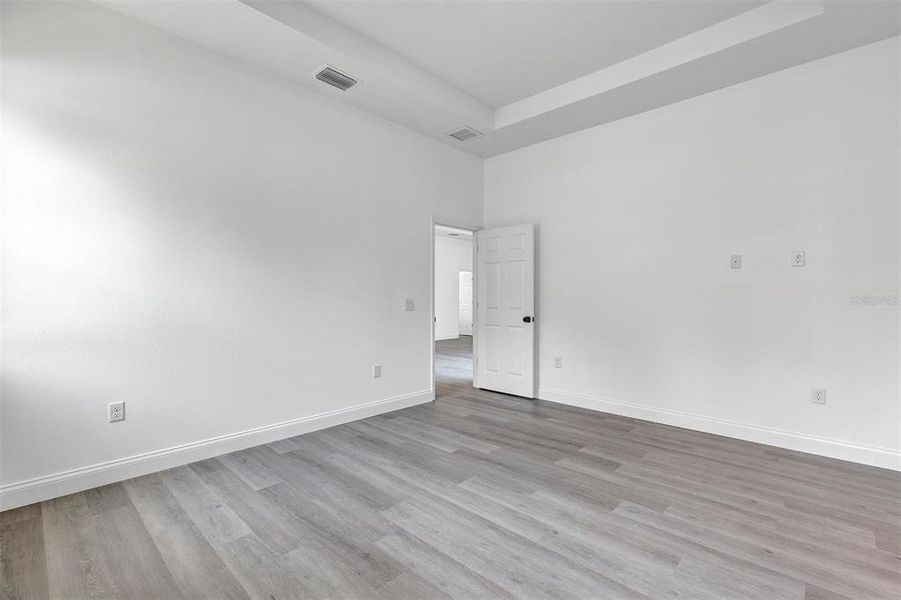 Spacious, unfurnished interior of a new home in , Deland (Image 34).