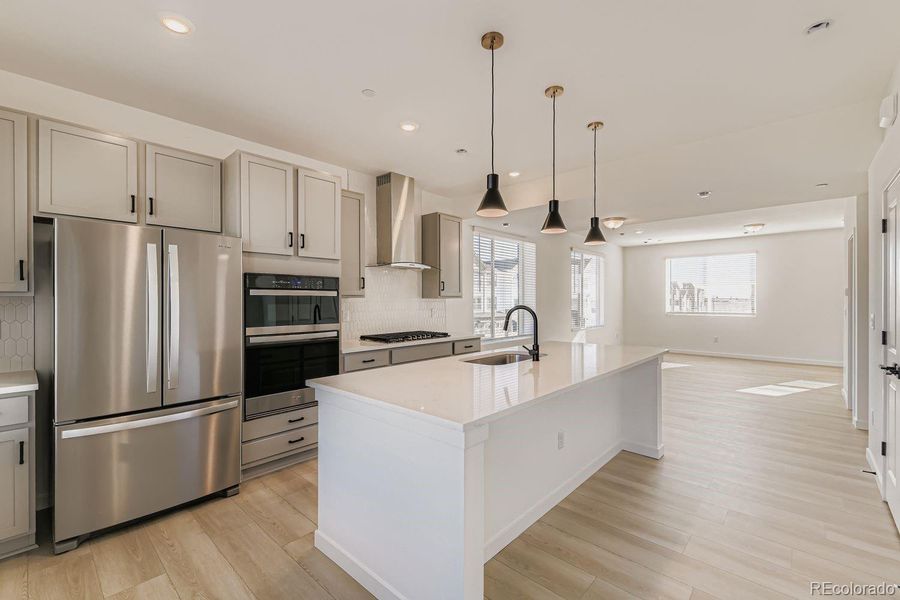 Refrigerator included Refrigerator included