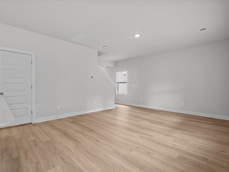 Spacious, unfurnished interior of a new home in Village at White Pine, Pendleton (Image 12). Spacious, unfurnished interior of a new home in Village at White Pine, Pendleton (Image 12).