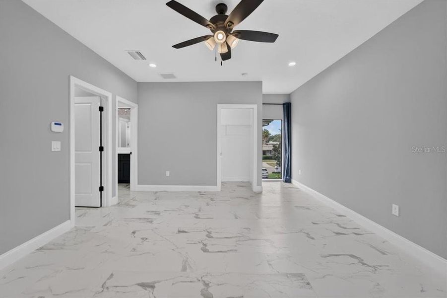 Spacious, unfurnished interior of a new home in , Tampa (Image 72).