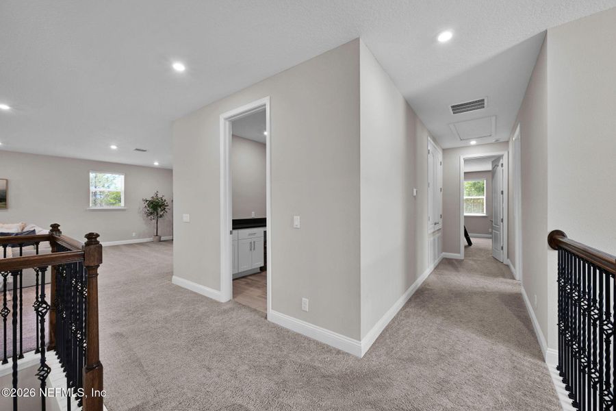 Spacious, unfurnished interior of a new home in , Middleburg (Image 24).