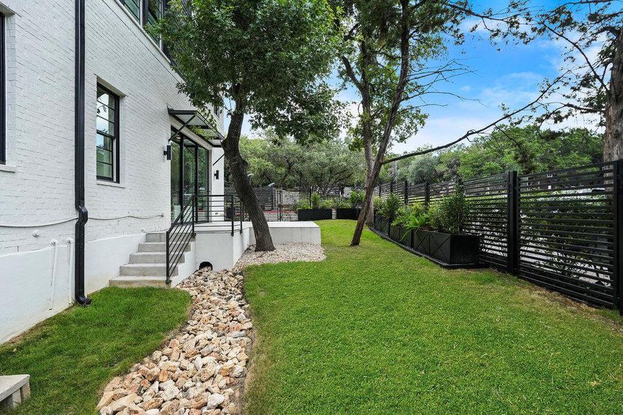 Exterior details and patio area of a home in Spyglass, Austin (Image 24).
