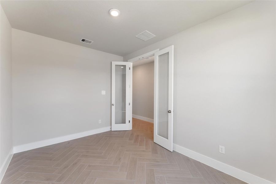Spacious, unfurnished interior of a new home in Arabella on the Prairie, Richmond (Image 17).